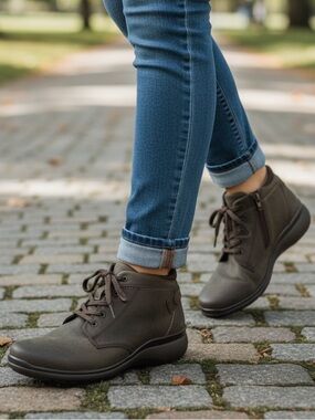 Flexi Brown Ankle Lace Up Boots Casual Leather Cap Toe Shooties Booties Sz 9.5